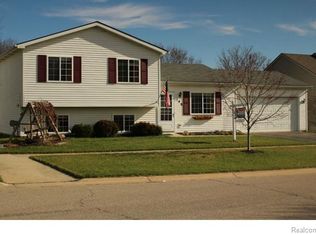 149 Coyote Ct, Pinckney, MI 48169