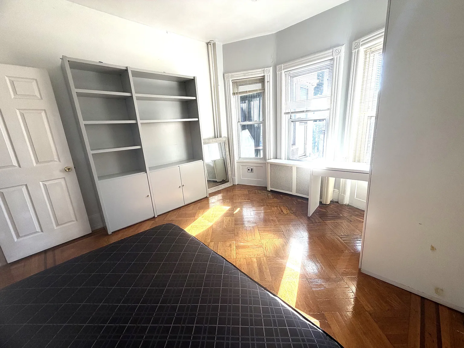 4 bed, 1000 sqft, $890 — Photo 3
