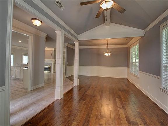 Open floor plan w/ Vaulted Ceilings in Living Room