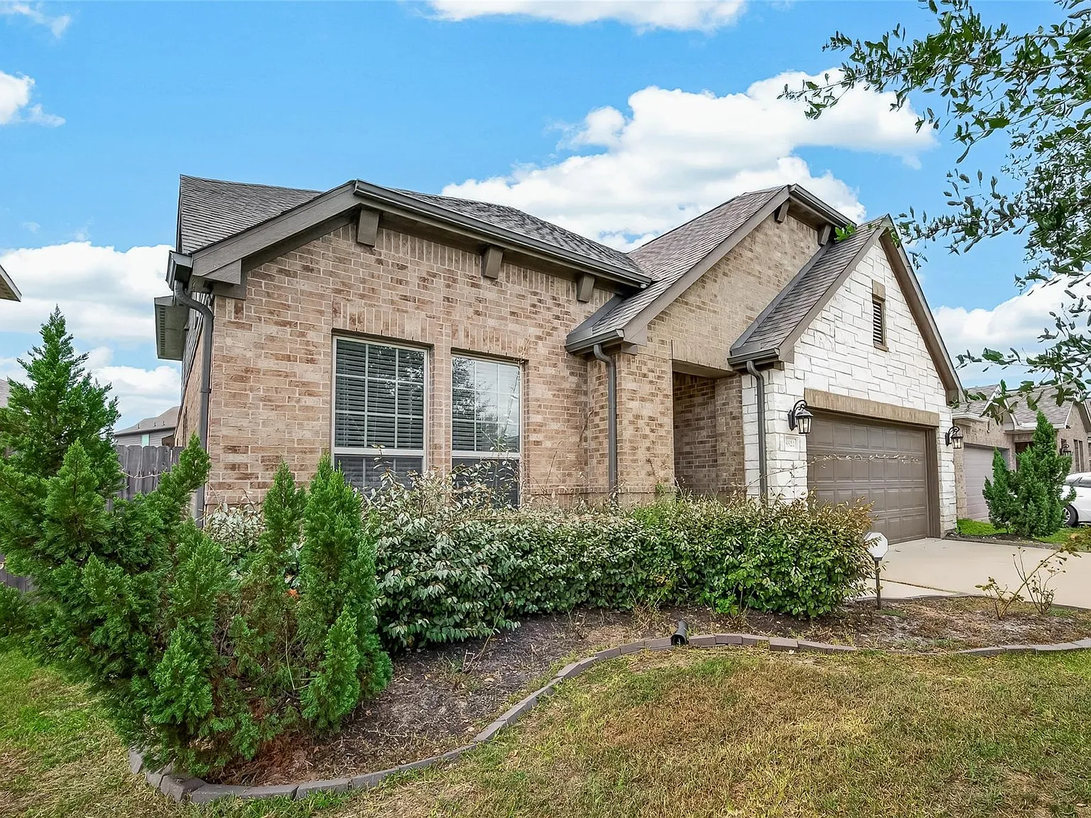 5 bed, 4.0 bath, 3088 sqft, $3,095 — Photo 2