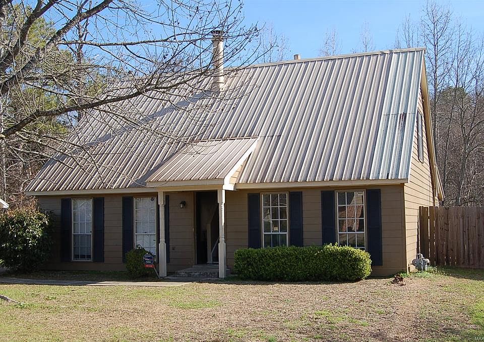 2nd image of 912 N Burbank Dr