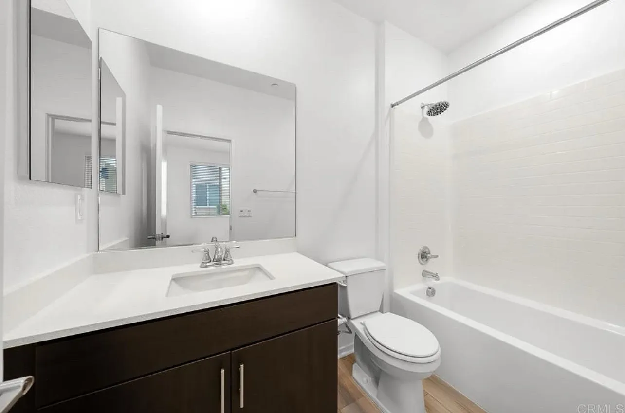5232 Beachfront Cove St — Photo 3
