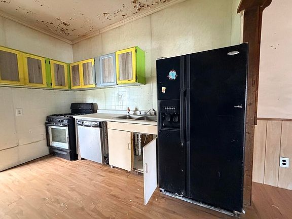 3rd image of 302 E Main St