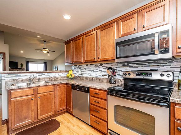 5th image of 1824 Goose Lake Cir