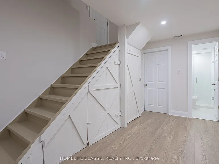 32 Rosenfeld Dr — Photo 25