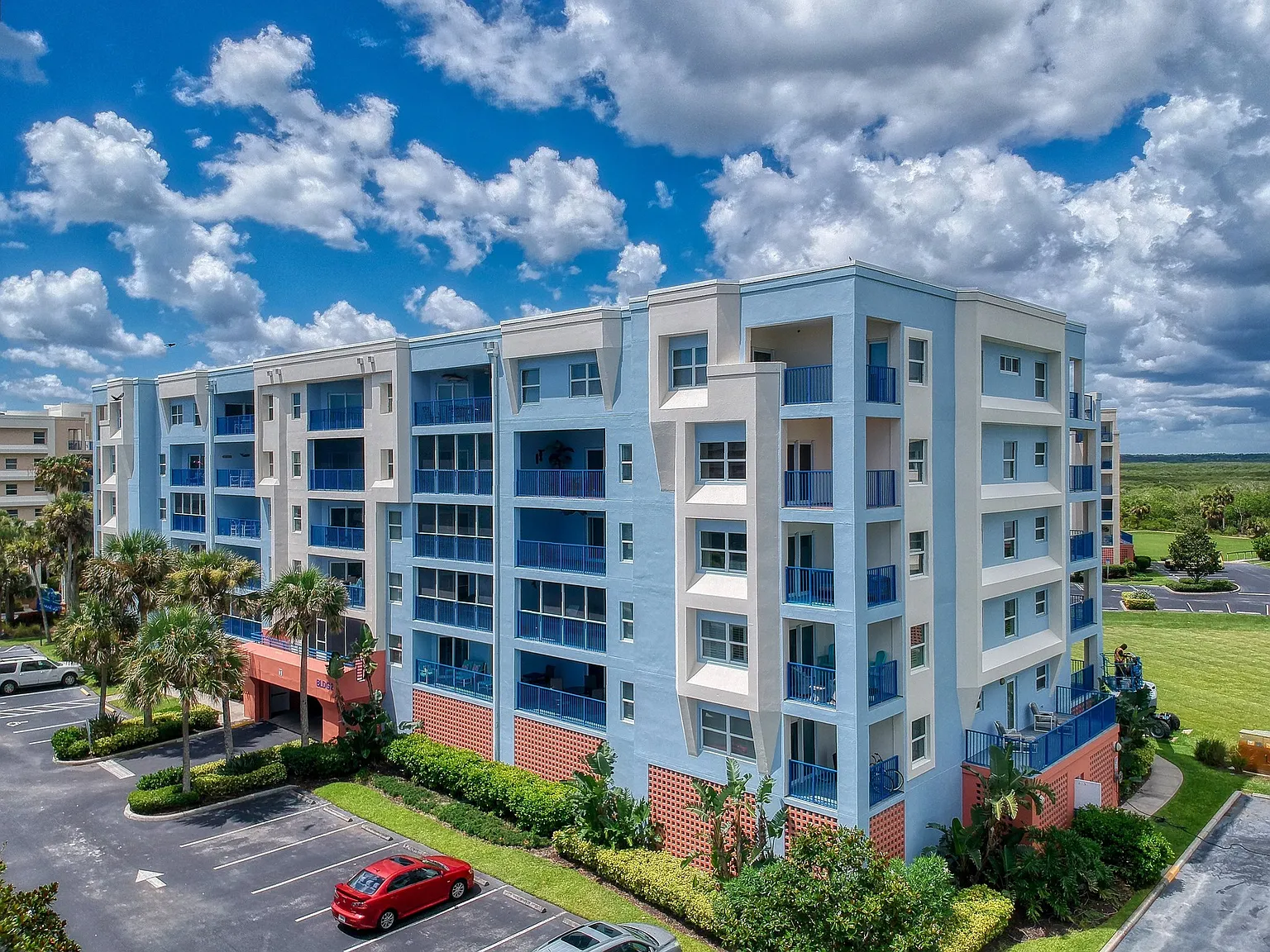 Spacious Jr. Penthouse OceanViews! — Photo 1