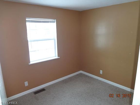 5th image of 741 Stanford Ave