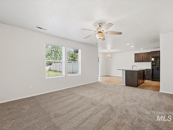 4th image of 862 W Woodpine St