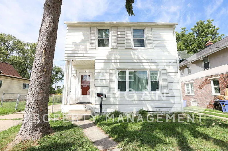 841 Capen St NE