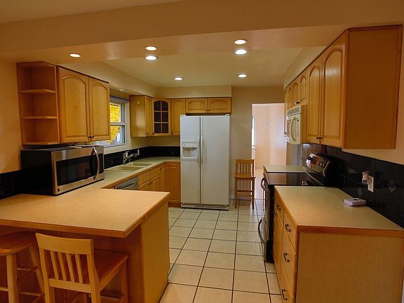 4th image of 6805 N F St
