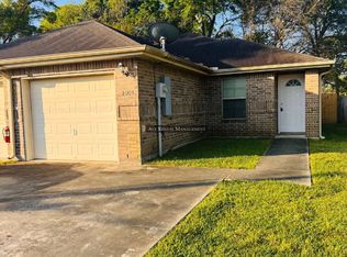 1006 S 14th St, Nederland, TX 77627