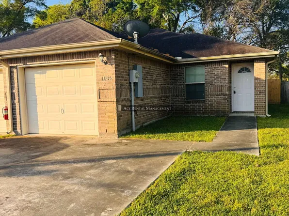 1006 S 14th St, Nederland, TX 77627