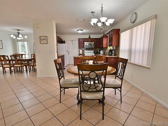 5th image of 122 Wedgewood Lakes S