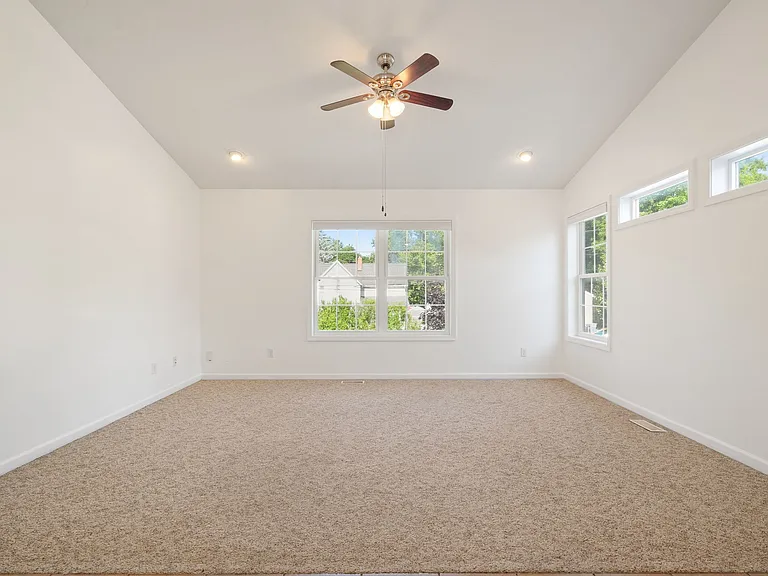 812 Union Ave NE — Photo 4