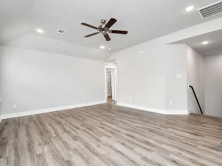 21047 Bay Village Dr #B — Photo 29