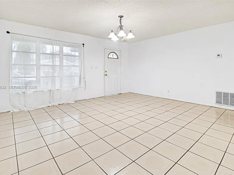 5718 NW 66th Ave — Photo 3