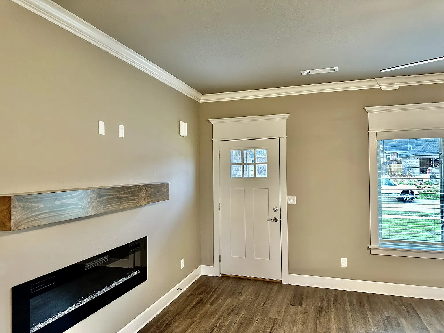 3 bed, 2.0 bath, 1412 sqft, $1,595 — Photo 3