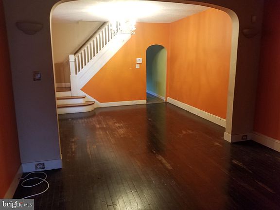 5th image of 402-404 Dayton St