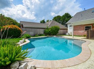 2102 Woodland Dr, Richmond, TX 77406