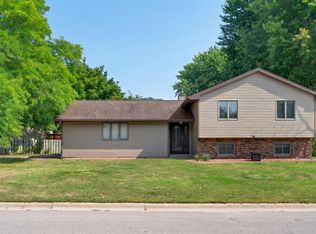 1212 Greenridge Dr, Onalaska, WI 54650