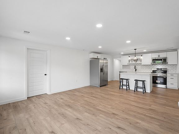 5th image of 147 Taylor Rd