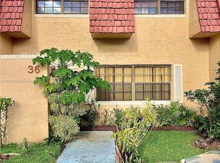 36 Spinning Wheel Ln, Tamarac, FL 33319