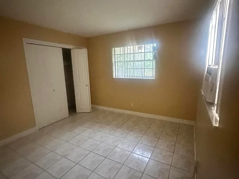 5644 NW 14th Ct — Photo 6