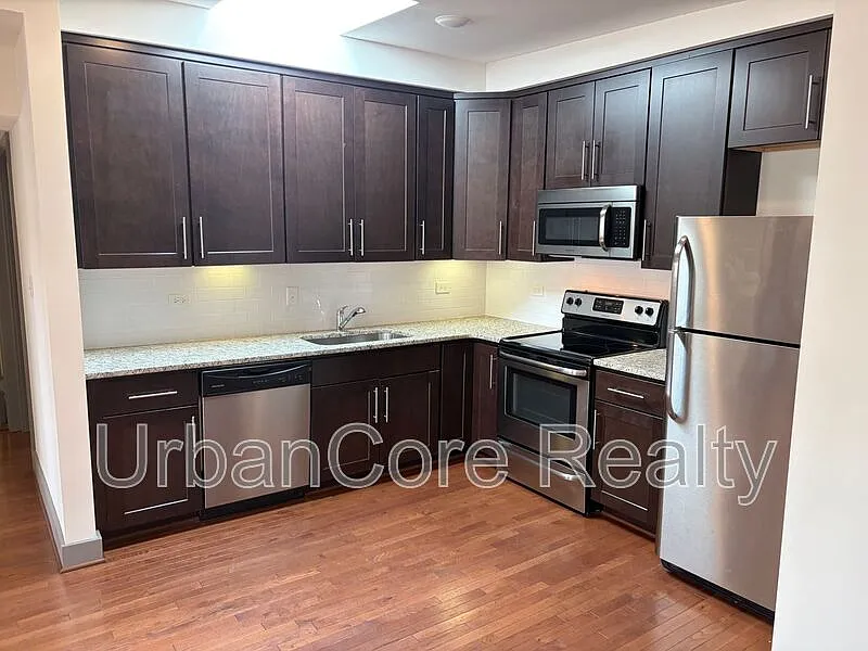 2 bed, 1.0 bath, 864 sqft, $1,749 — Photo 4