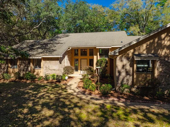 2819 Edgewater Dr, Niceville, FL 32578