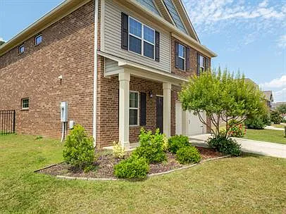 5 bed, 3.0 bath, 2225 sqft, $2,500 — Photo 2
