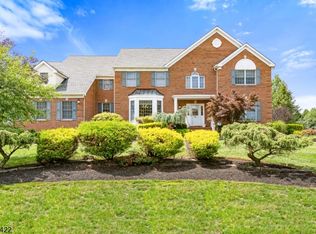 32 Hills Dr, Belle Mead, NJ 08502