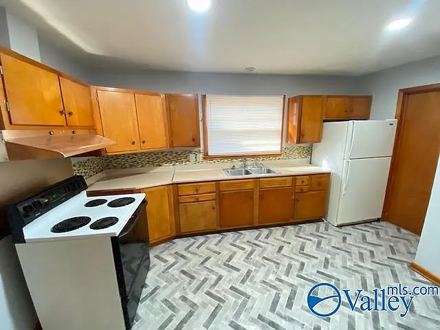 3609 Lakewood Rd NW — Photo 4