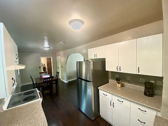 4th image of 306 Live Oak Ln