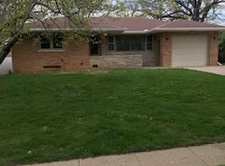 307 W Burton Ave, Eureka, IL