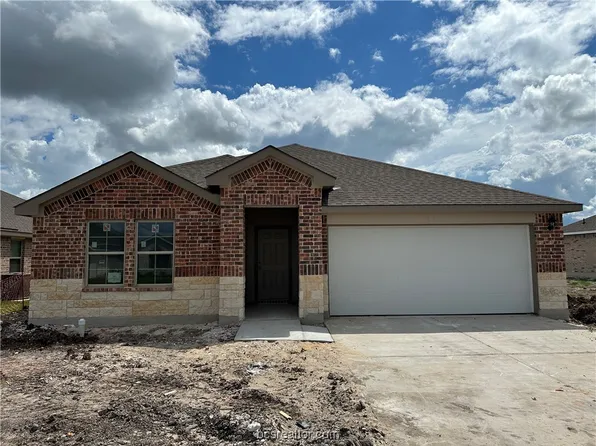 2223 Spyglass Dr, Navasota, TX 77868