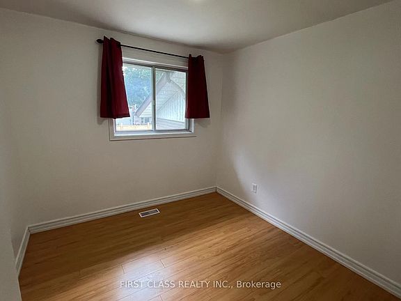 3rd image of 65 Highcourt Cres