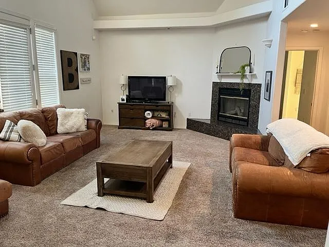 3 bed, 3.5 bath, 1644 sqft, $3,750 — Photo 4