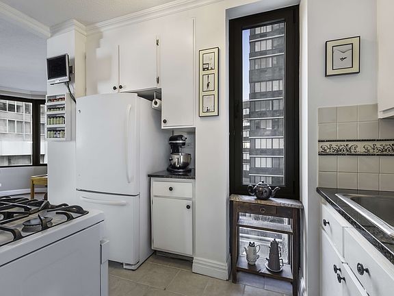 5th image of 44 W 62nd St APT 5C