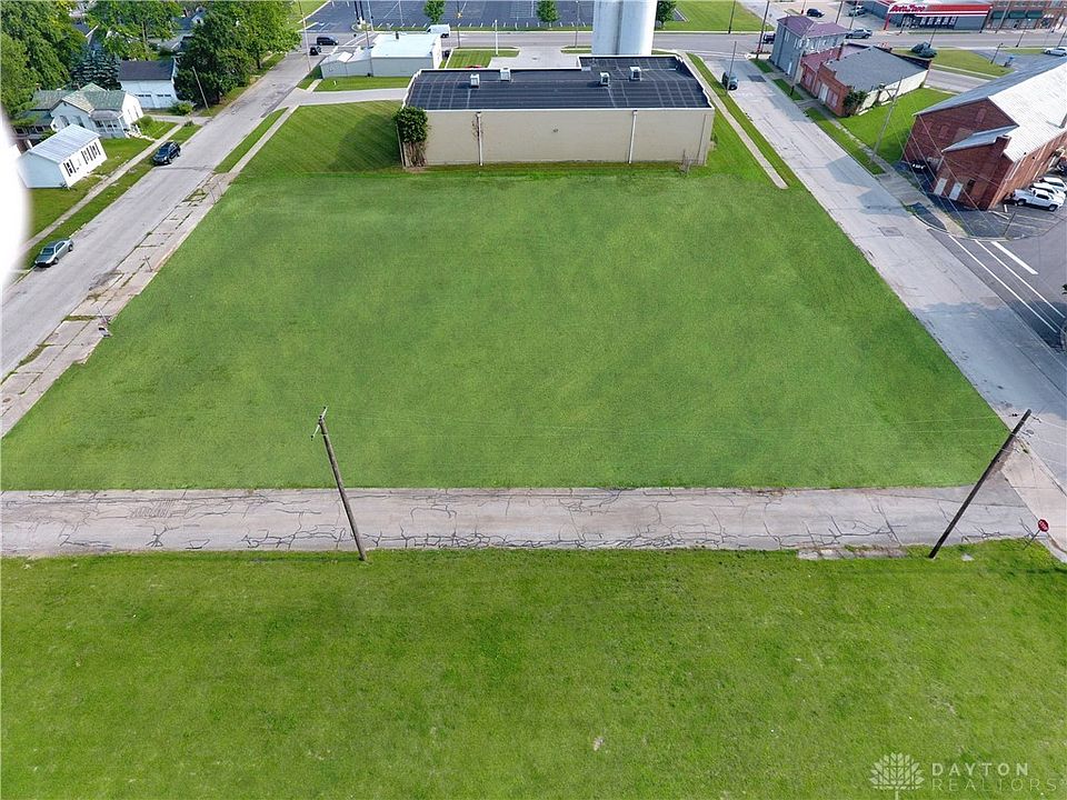 2nd image of 300 Green St