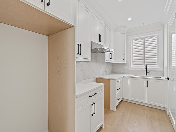 5th image of 11022 241a St