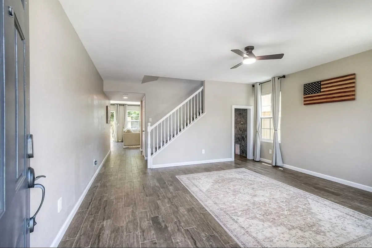 4 bed, 2204 sqft, $5,600 — Photo 3
