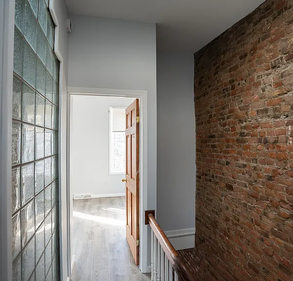 335 Hudson Ave — Photo 9