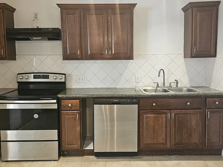 1415 Copeland St — Photo 3