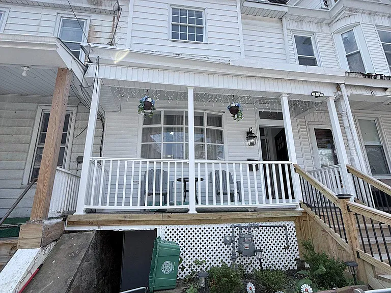1325 W Norwegian St — Photo 1