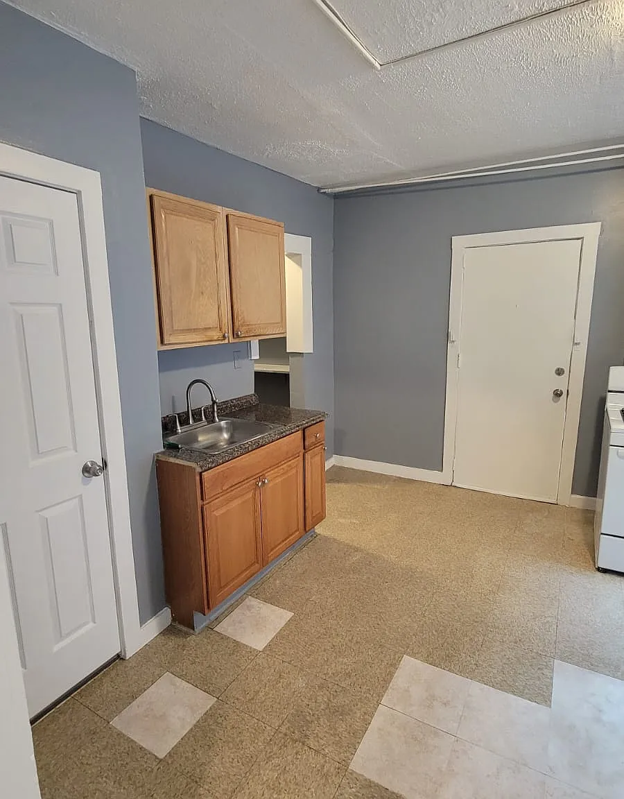Affleck 741 -749 Park Street - 4W — Photo 3