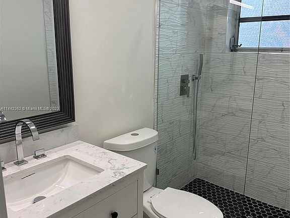 2nd image of 213 SW 1st Ct #213