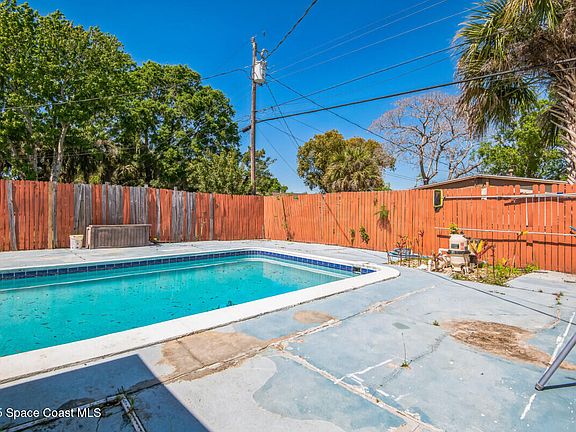 3rd image of 1810 Dixon Blvd