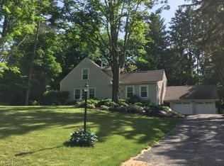 17099 Overlook Dr, Chagrin Falls, OH 44023