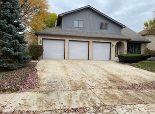 141 Rosedale Ct, Bloomingdale, IL 60108