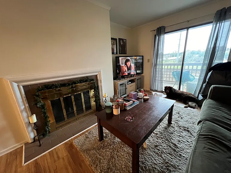 279 Hillsboro Pl — Photo 1